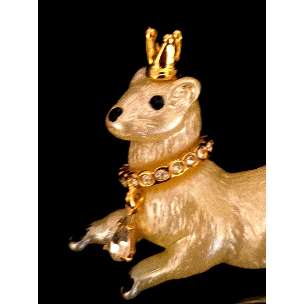 Kenneth Jay Lane Rhinestone Pearlized Queen Ferret Mink Brooch Signed KLJ Gold C - Picture 7 of 7